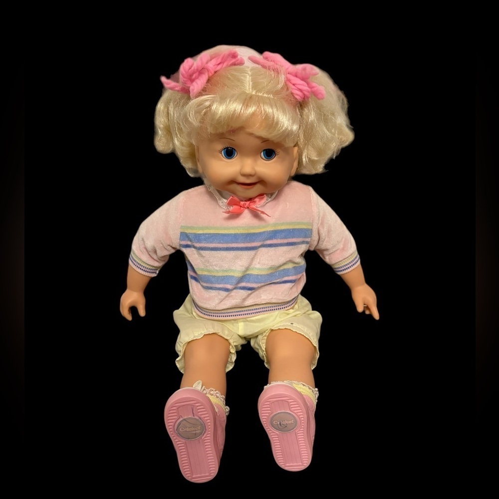 Vintage 1986 Playmate Cricket Doll with one tape WORKS, READ